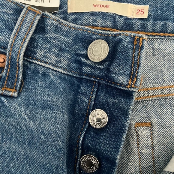 NWT Levi’s Wedgie Icon Fit Ankle Jeans - 25 - Picture 6 of 7